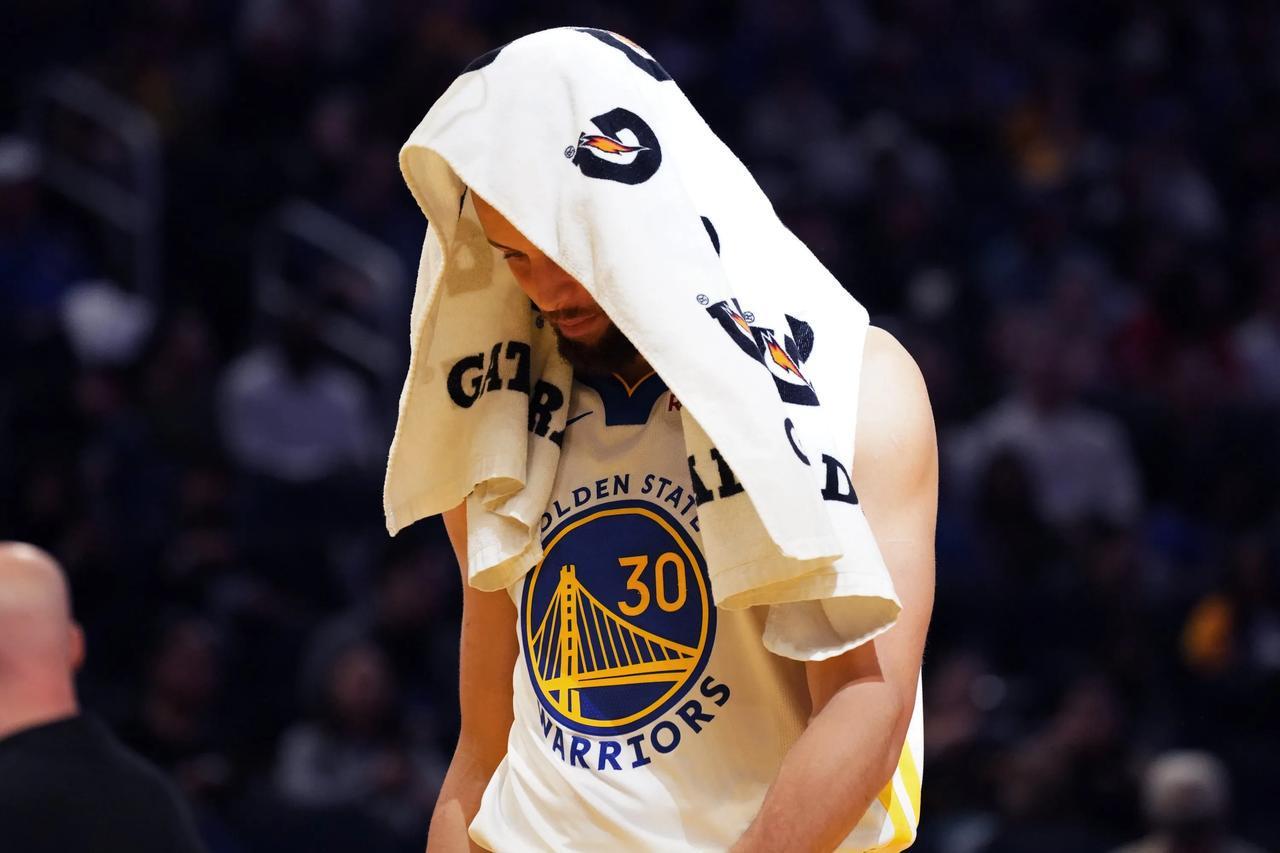 世界杯直播app官方下载安装-净效率-2.3，每场自挖一坑，科尔视而不见！勇士首发变阵已有答案